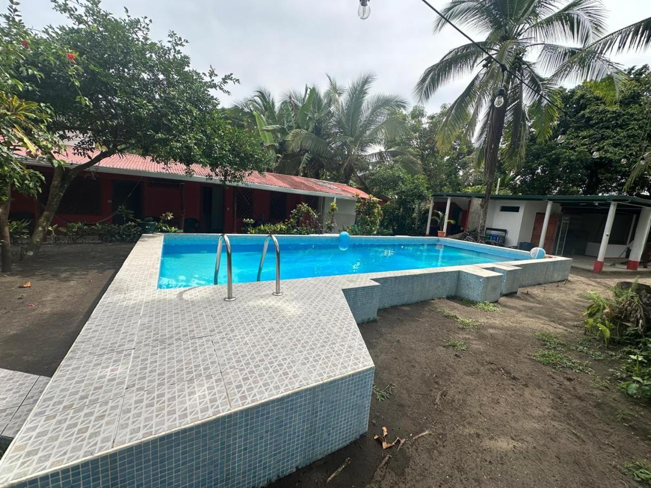 Hotel Don Quichotte Tortuguero Bagian luar foto