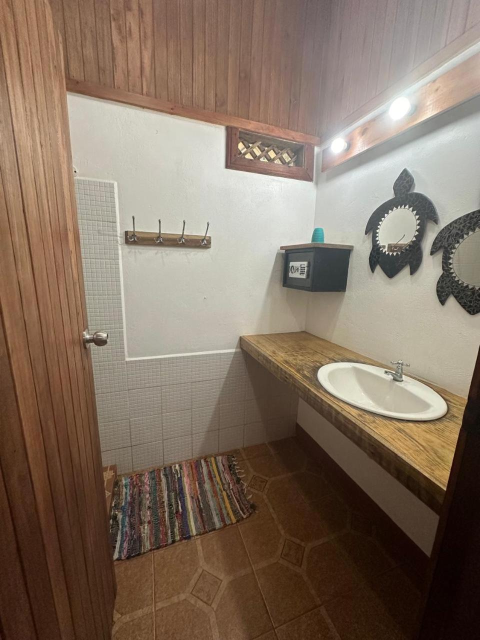 Hotel Don Quichotte Tortuguero Bagian luar foto